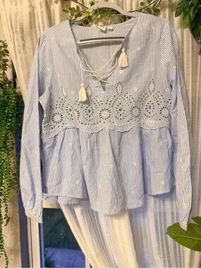 GAP Blue & White Striped Eyelet Lace Peasant Blouse Boho Tassel Top Size M